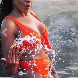 Bright orange bikini 🍊